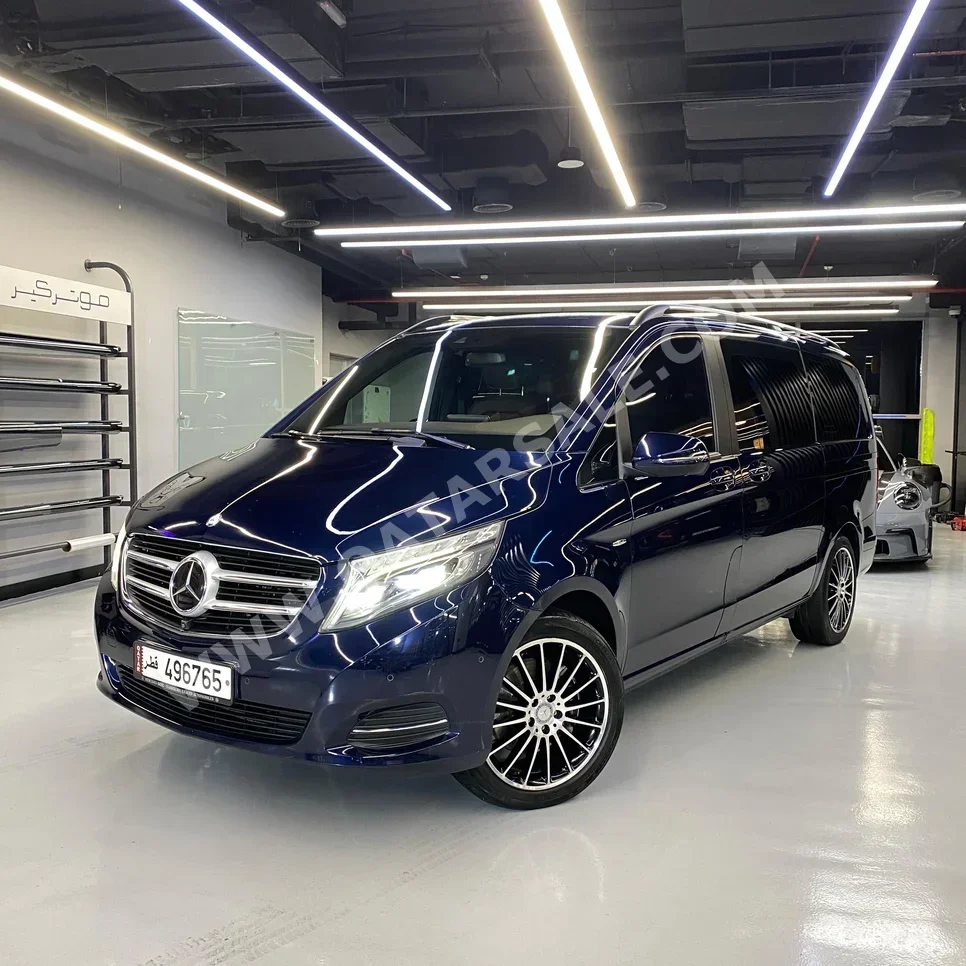 مرسيدس - بنز  فيانو  VIP Special Edition  2017  اوتوماتيك  128,000 كم  6 سلندر  دفع كلي مستمر  اس يو في  ازرق  تحت الضمان