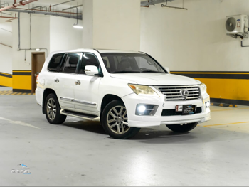 Lexus  LX  570 S  2014  Automatic  317,000 Km  8 Cylinder  Four Wheel Drive (4WD)  SUV  White