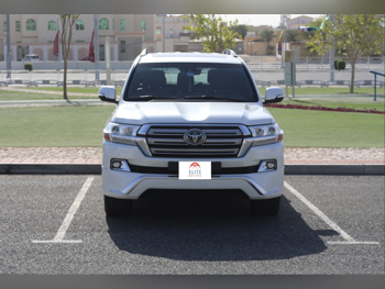 Toyota  Land Cruiser  VXS  2017  Automatic  222,000 Km  8 Cylinder  Four Wheel Drive (4WD)  SUV  White
