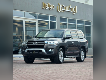 تويوتا  لاند كروزر  جي اكس ار  2020  اوتوماتيك  257,000 كم  8 سلندر  دفع رباعي  اس يو في  رمادي