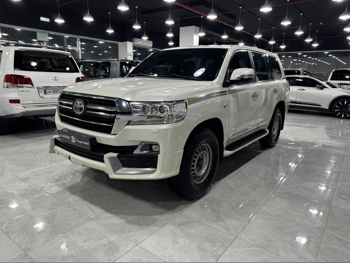 تويوتا  لاند كروزر  في اكس ار - غراند تورينغ اس  2016  اوتوماتيك  175,000 كم  8 سلندر  دفع رباعي  اس يو في  أبيض