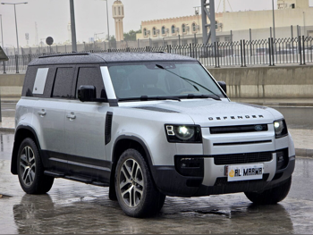 لاند روفر  ديفيندر  110  2020  اوتوماتيك  128,000 كم  6 سلندر  دفع رباعي  اس يو في  فضي