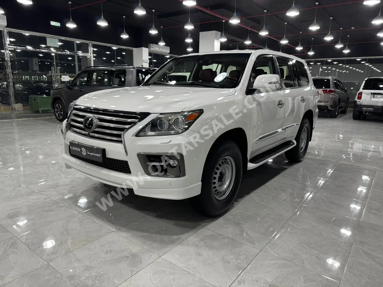 لكزس ال اكس 570 اس 2013 اوتوماتيك 371,000 كم 8 سلندر دفع رباعي اس يو في أبيض