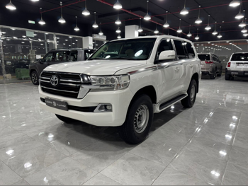 تويوتا  لاند كروزر  جي اكس ار  2020  اوتوماتيك  271,000 كم  8 سلندر  دفع رباعي  اس يو في  أبيض