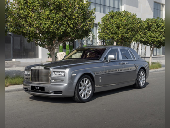 رولز - رويس  فانتوم  2015  اوتوماتيك  26,000 كم  12 سلندر  دفع كلي مستمر  سيدان  فضي