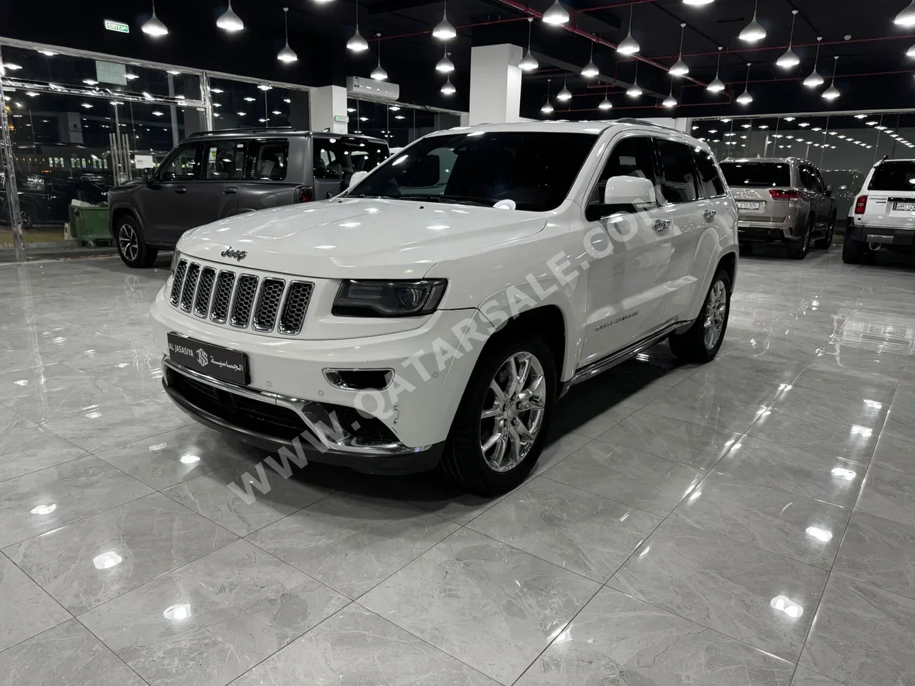 جييب  جراند شيروكي  سومت  2016  اوتوماتيك  158,000 كم  8 سلندر  دفع رباعي  اس يو في  أبيض