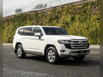 تويوتا  لاند كروزر  جي اكس ار توين توربو  2022  اوتوماتيك  69,000 كم  6 سلندر  دفع رباعي  اس يو في  أبيض