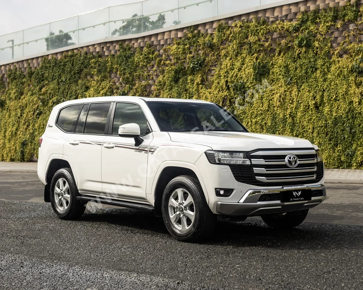 تويوتا  لاند كروزر  جي اكس ار توين توربو  2022  اوتوماتيك  69,000 كم  6 سلندر  دفع رباعي  اس يو في  أبيض