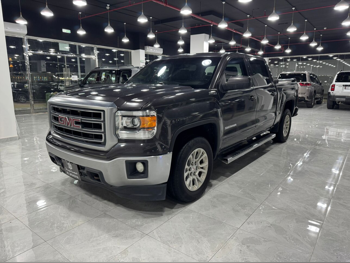 جي ام سي  سييرا  اس ال اي  2015  اوتوماتيك  189,000 كم  8 سلندر  دفع رباعي  بيكب  رمادي