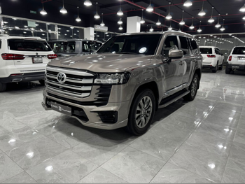 تويوتا  لاند كروزر  جي اكس ار توين توربو  2022  اوتوماتيك  81,000 كم  6 سلندر  دفع رباعي  اس يو في  بني فاتح