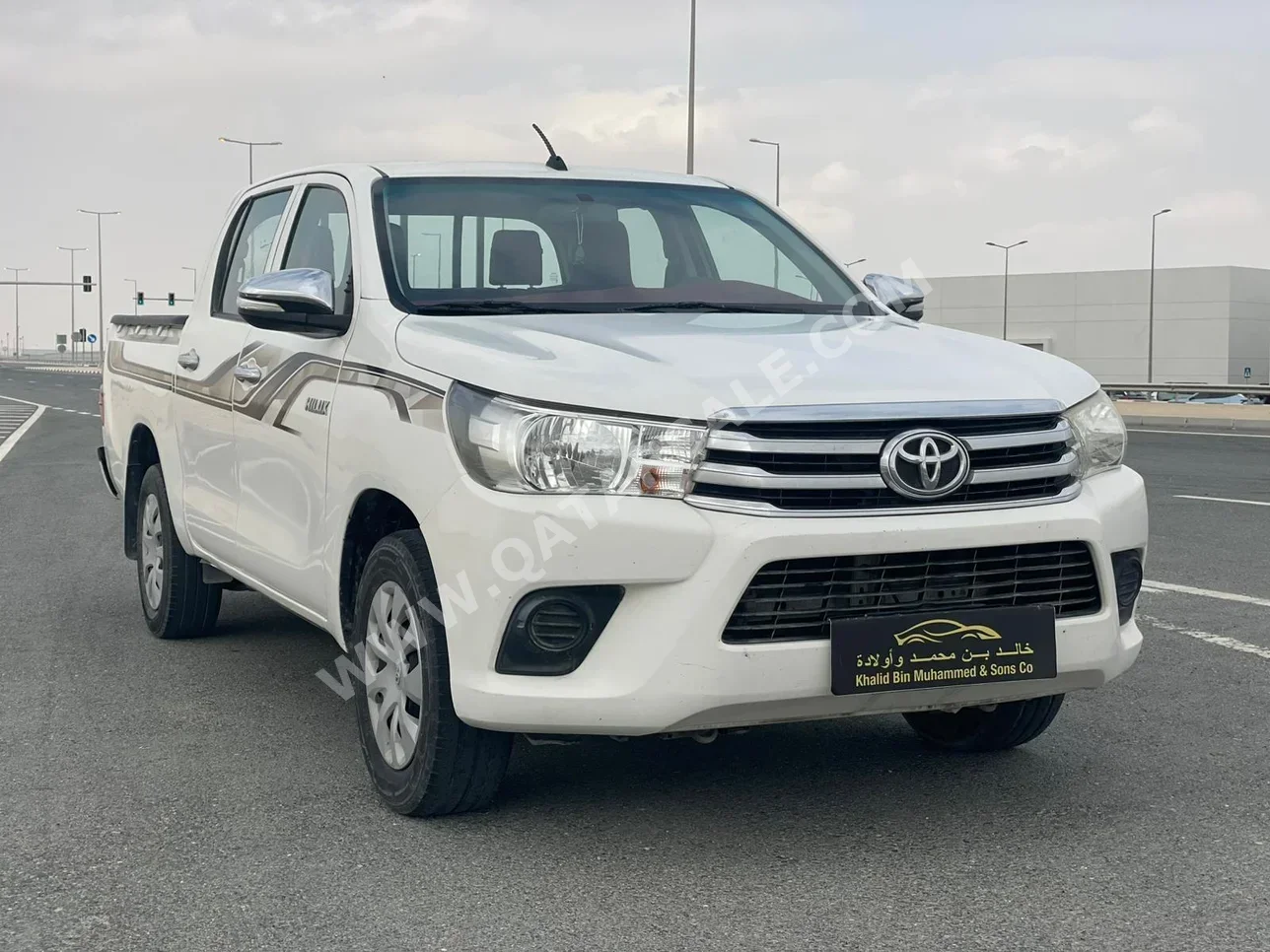 تويوتا هاي لوكس 2017 عادي 356,000 كم 4 سلندر دفع رباعي بيكب أبيض