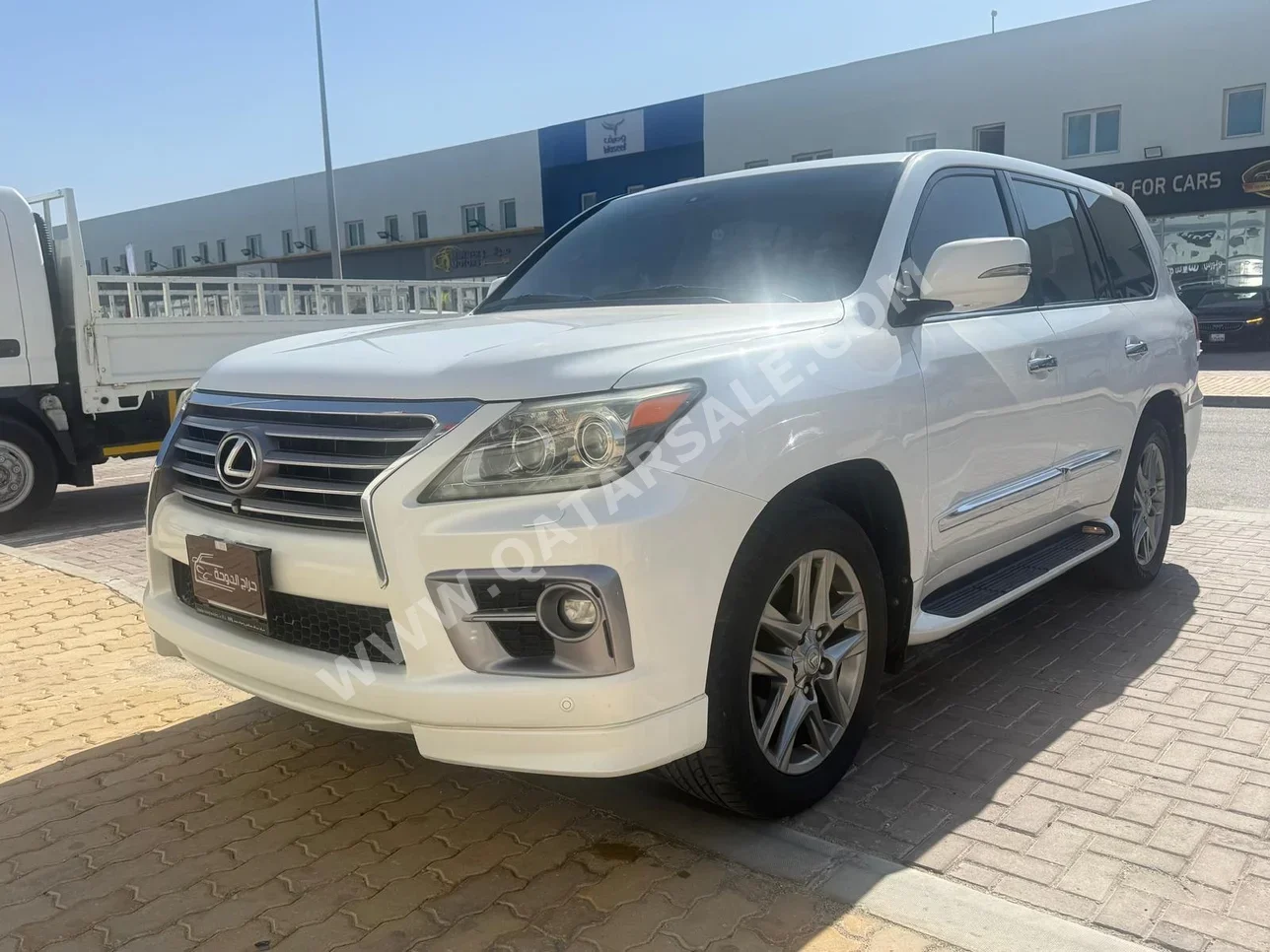 لكزس ال اكس 570 2013 اوتوماتيك 230,000 كم 8 سلندر دفع رباعي اس يو في أبيض