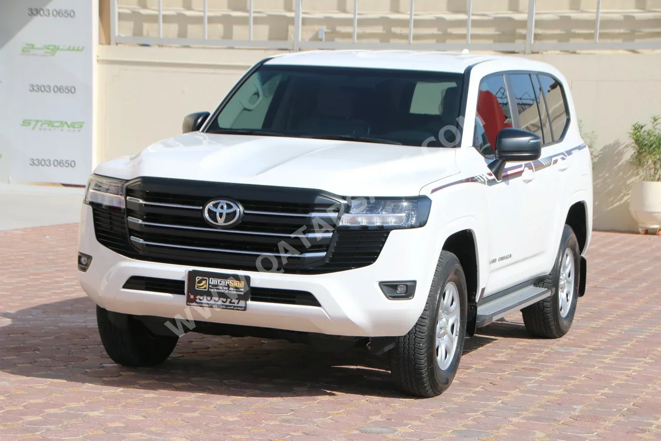 تويوتا  لاند كروزر  جي اكس ار توين توربو  2025  اوتوماتيك  2,000 كم  6 سلندر  دفع رباعي  اس يو في  أبيض  تحت الضمان