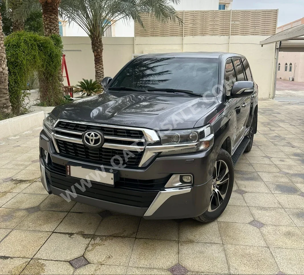 Toyota  Land Cruiser  GXR- Grand Touring  2021  Automatic  128,000 Km  8 Cylinder  Four Wheel Drive (4WD)  SUV  Gray