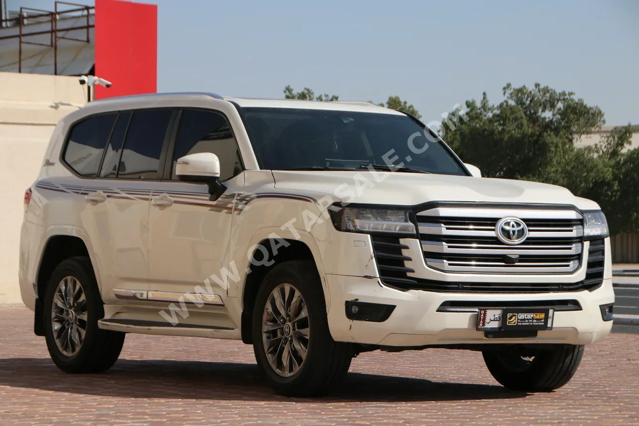 تويوتا  لاند كروزر  جي اكس ار توين توربو  2022  اوتوماتيك  133,000 كم  6 سلندر  دفع رباعي  اس يو في  أبيض