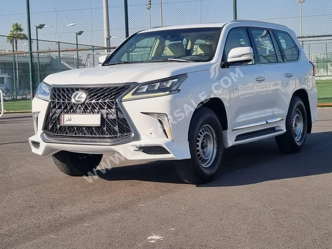 لكزس ال اكس 570 2017 اوتوماتيك 470,000 كم 8 سلندر دفع رباعي اس يو في أبيض