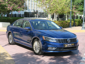 Volkswagen  Passat  SEL  2017  Automatic  90,000 Km  5 Cylinder  Front Wheel Drive (FWD)  Sedan  Blue