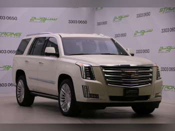 كاديلاك اسكيليد بلاتينيوم 2015 اوتوماتيك 132,000 كم 8 سلندر دفع رباعي اس يو في أبيض لؤلؤي