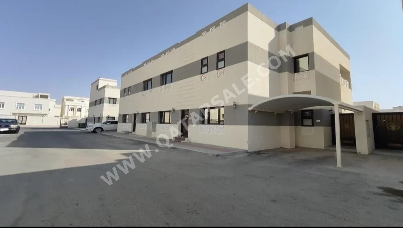 Family Residential  - Not Furnished  - Umm Salal  - Umm Ebairiya  - 6 Bedrooms