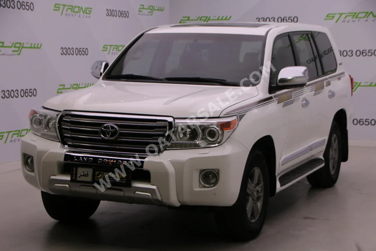 تويوتا لاند كروزر جي اكس ار 2015 اوتوماتيك 144,000 كم 8 سلندر دفع رباعي اس يو في أبيض