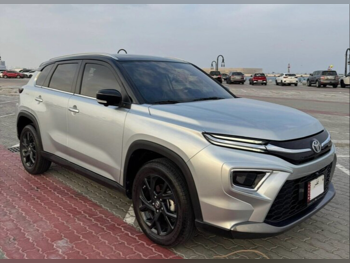 تويوتا  اوربان كروزر  2024  اوتوماتيك  26,000 كم  4 سلندر  سحب امامي  هاتشباك  فضي و أسود  تحت الضمان