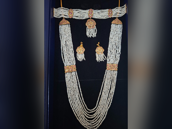 Gold Set  Bahrain  Woman  By Item ( Designers )  35.6 Gram  Nature  Yellow Gold  21k