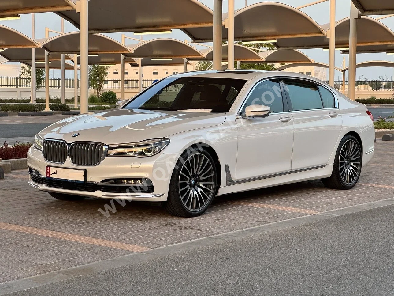 بي ام دبليو  الفئة - السابعة  750 Li  2016  اوتوماتيك  90,000 كم  8 سلندر  دفع كلي مستمر  سيدان  أبيض  تحت الضمان