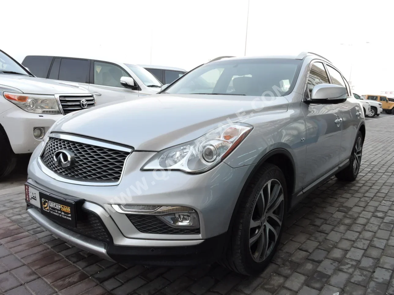 Infiniti  QX  50  2017  Automatic  76,000 Km  6 Cylinder  Four Wheel Drive (4WD)  SUV  Silver