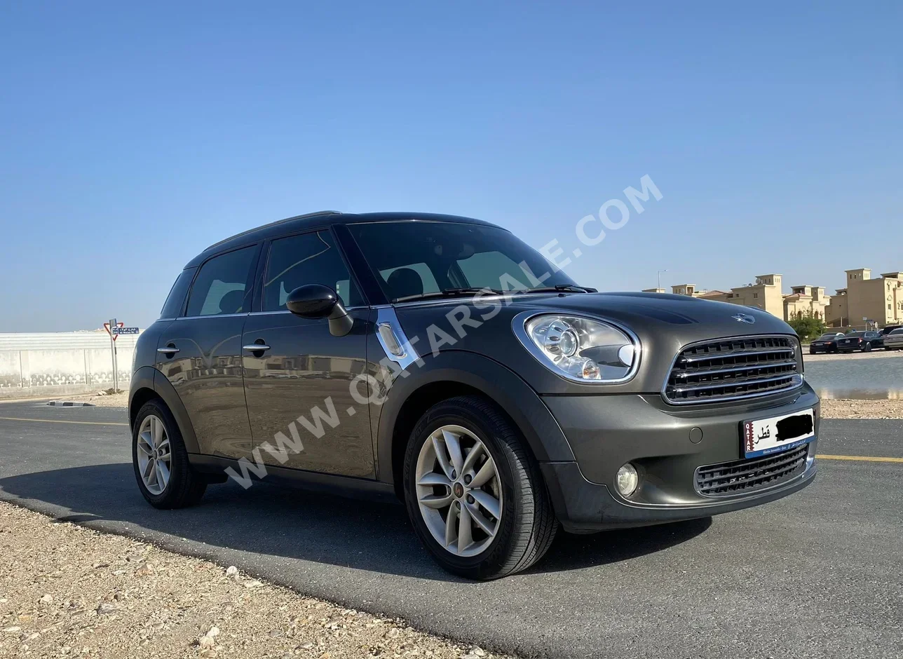 Mini  Cooper  CountryMan  2014  Automatic  80,000 Km  4 Cylinder  Rear Wheel Drive (RWD)  Hatchback  Gray