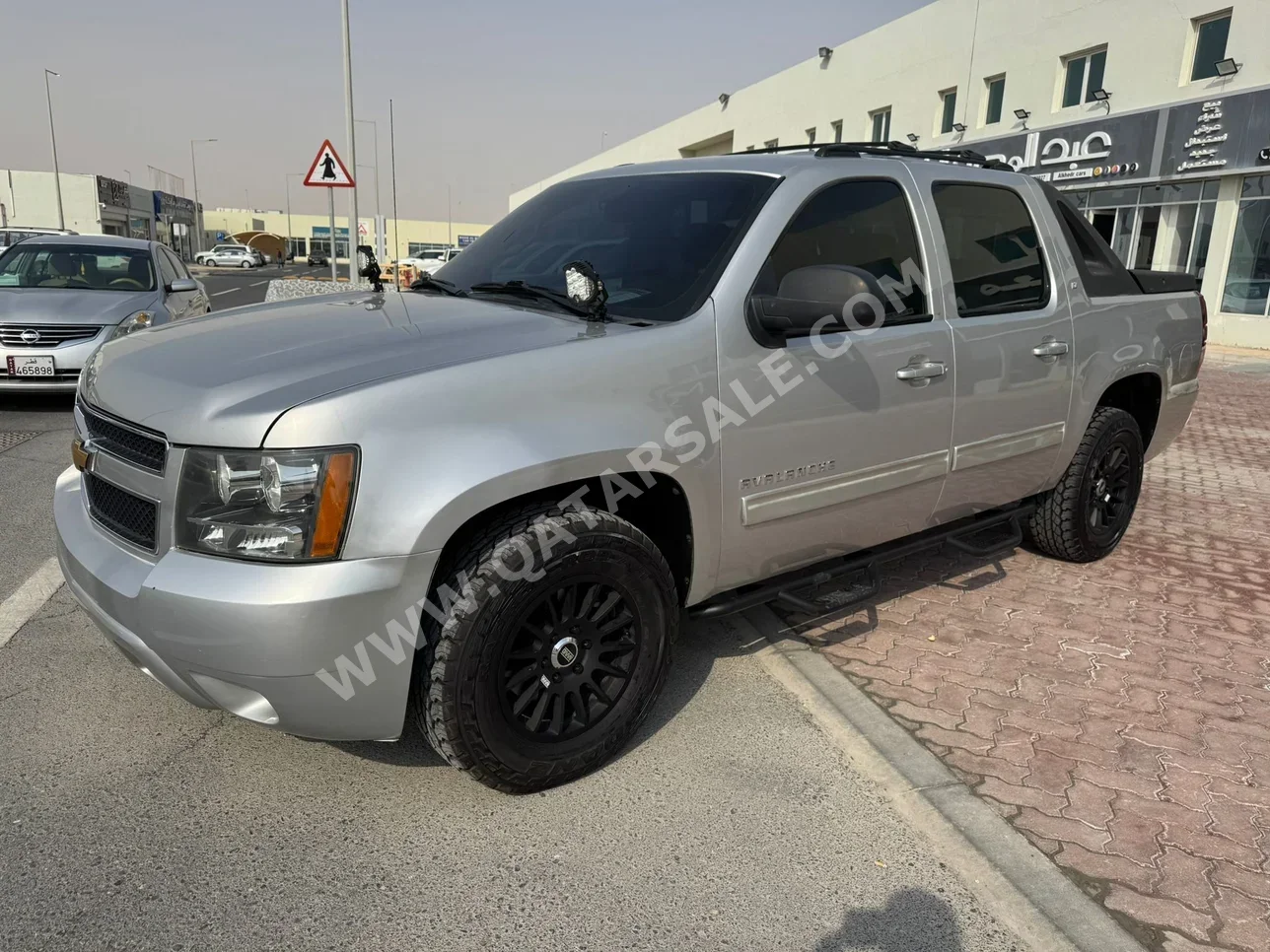 Chevrolet  Silverado  LT  2011  Automatic  266,000 Km  8 Cylinder  Four Wheel Drive (4WD)  Pick Up  Silver