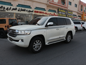 Toyota  Land Cruiser  VXR  2018  Automatic  248,000 Km  8 Cylinder  Four Wheel Drive (4WD)  SUV  White
