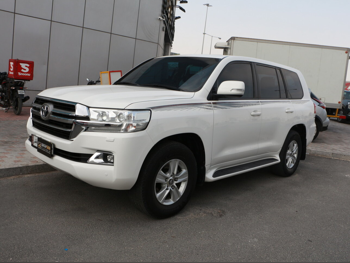 تويوتا  لاند كروزر  جي اكس ار  2019  اوتوماتيك  158,000 كم  6 سلندر  دفع رباعي  اس يو في  أبيض