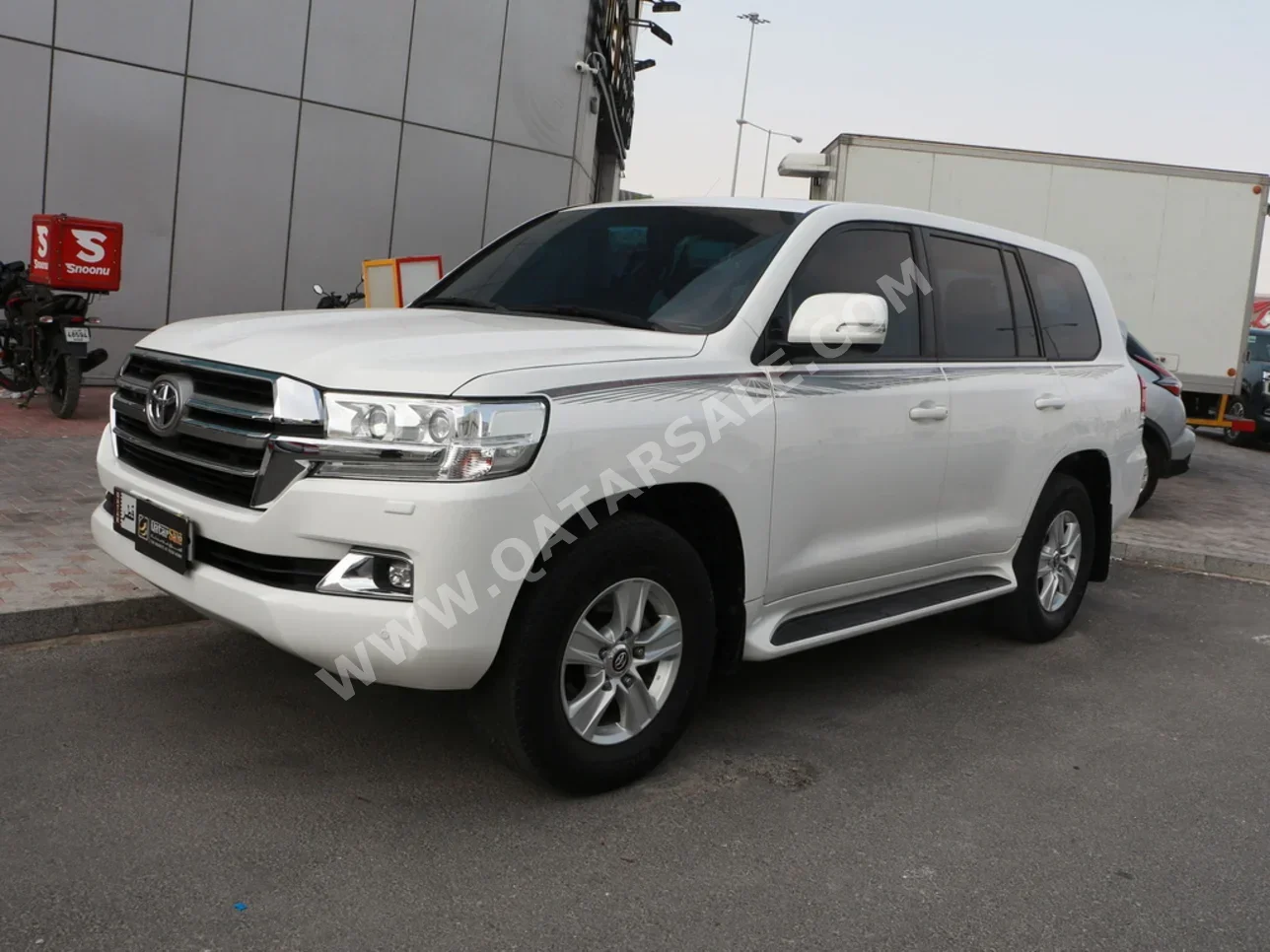 Toyota  Land Cruiser  GXR  2019  Automatic  158,000 Km  8 Cylinder  Four Wheel Drive (4WD)  SUV  White
