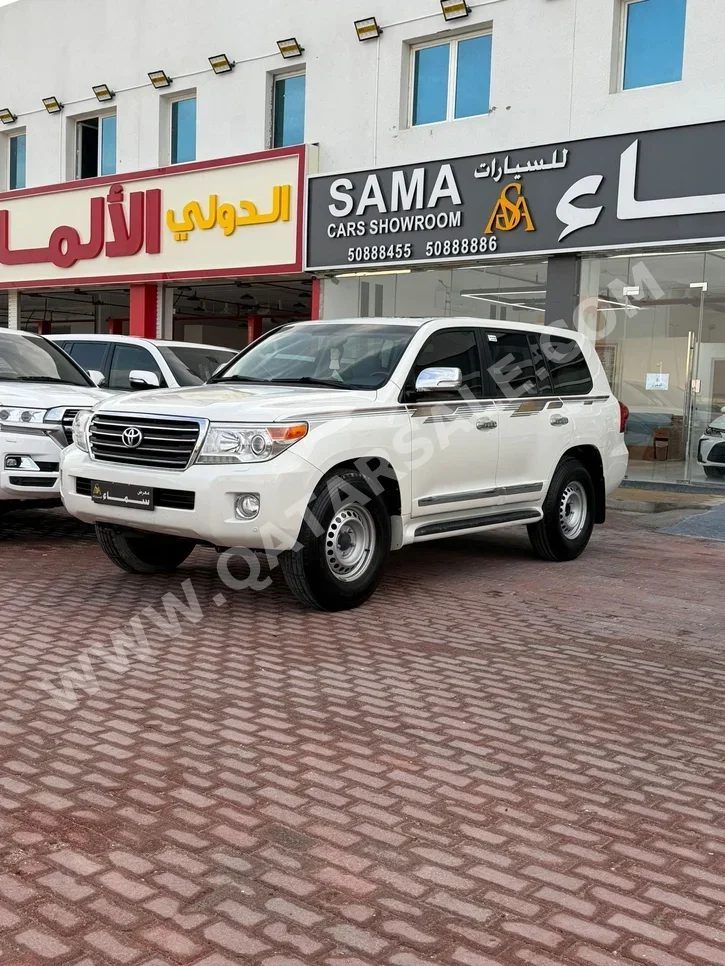 Toyota  Land Cruiser  GXR  2014  Automatic  240,000 Km  8 Cylinder  Four Wheel Drive (4WD)  SUV  White