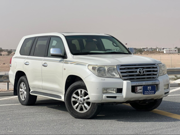 Toyota  Land Cruiser  VXR  2009  Automatic  406,000 Km  8 Cylinder  Four Wheel Drive (4WD)  SUV  White