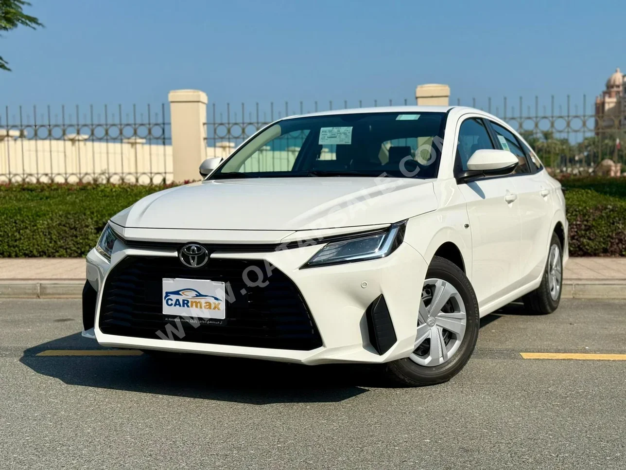 تويوتا  ياريس  2026  اوتوماتيك  0 كم  4 سلندر  سحب امامي  سيدان  أبيض  تحت الضمان