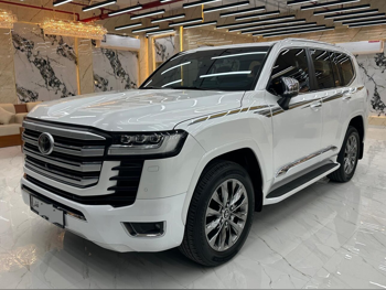 Toyota  Land Cruiser  VXR Twin Turbo  2022  Automatic  121,000 Km  6 Cylinder  Four Wheel Drive (4WD)  SUV  White