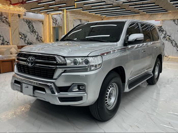 Toyota  Land Cruiser  GXR  2019  Automatic  264,000 Km  8 Cylinder  Four Wheel Drive (4WD)  SUV  Silver