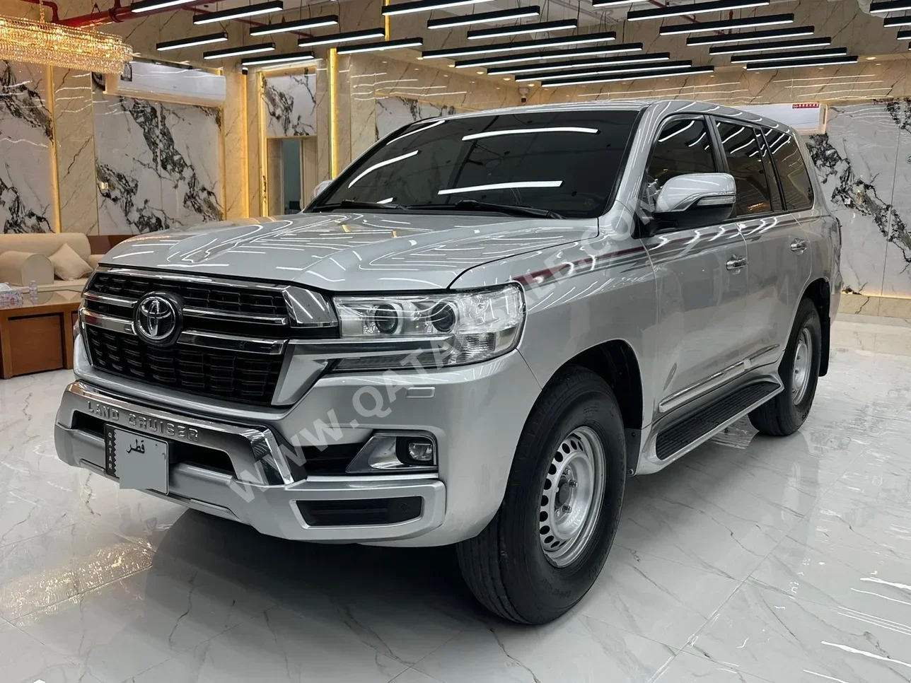 Toyota  Land Cruiser  GXR  2019  Automatic  264,000 Km  8 Cylinder  Four Wheel Drive (4WD)  SUV  Silver