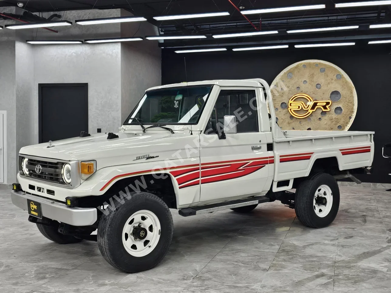 Toyota  Land Cruiser  LX  1998  Manual  177,000 Km  6 Cylinder  Four Wheel Drive (4WD)  Pick Up  White