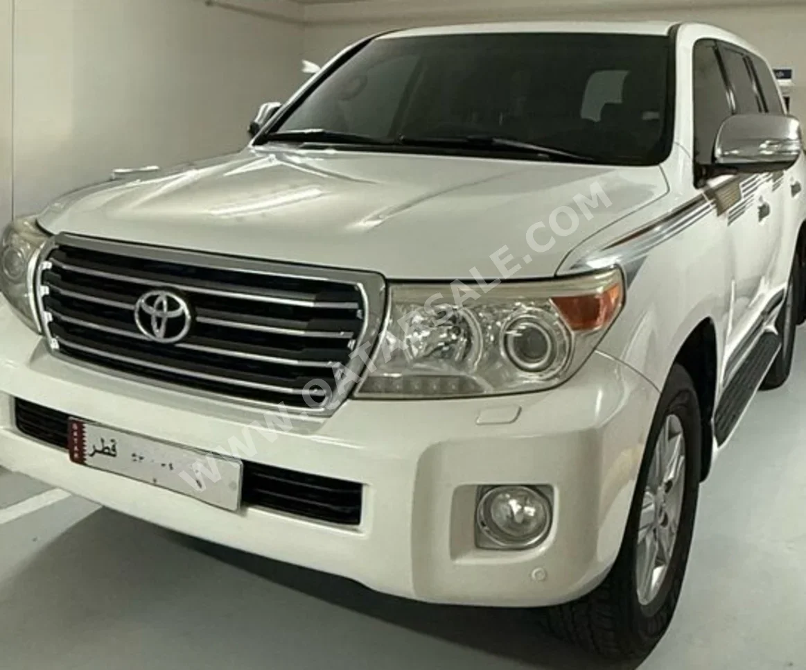 Toyota  Land Cruiser  GXR  2014  Automatic  288,000 Km  8 Cylinder  Four Wheel Drive (4WD)  SUV  White