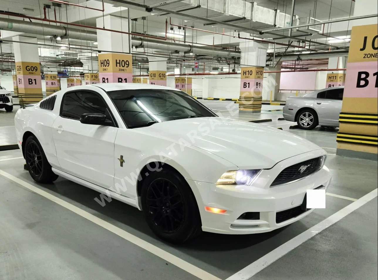 فورد  موستانغ  2014  اوتوماتيك  227,000 كم  6 سلندر  دفع خلفي  كوبيه \ سبورت  أبيض