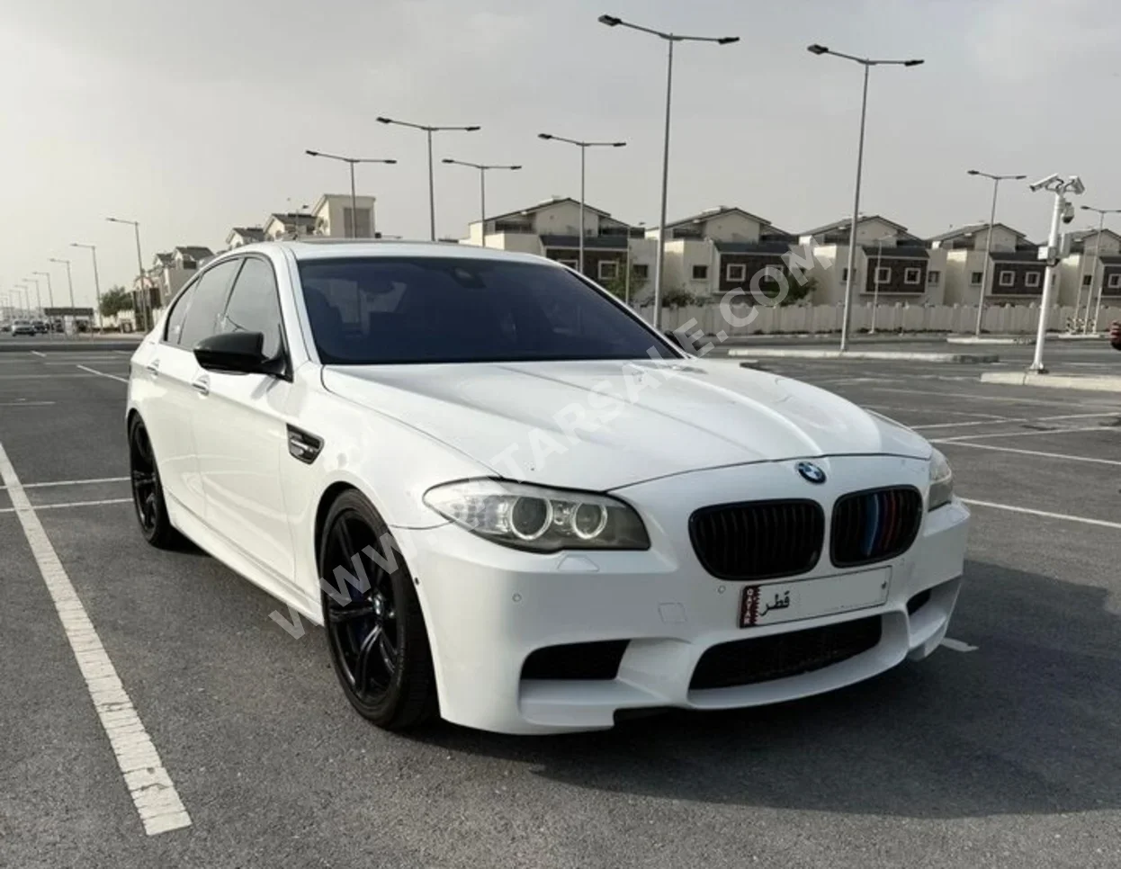 بي ام دبليو الفئة - ام 5 2013 اوتوماتيك 112,500 كم 8 سلندر دفع خلفي سيدان أبيض