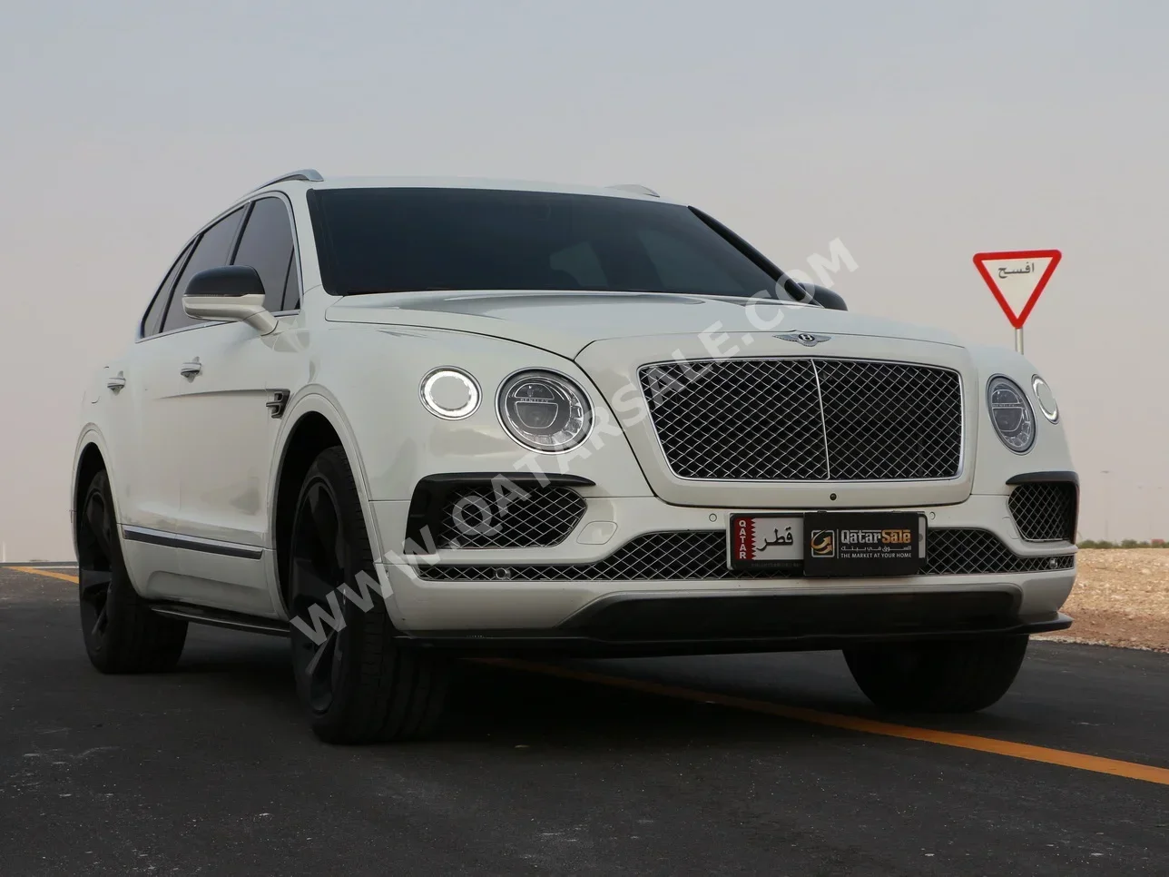 بنتلي  بينتايجا  2018  اوتوماتيك  206,000 كم  12 سلندر  دفع رباعي  اس يو في  أبيض