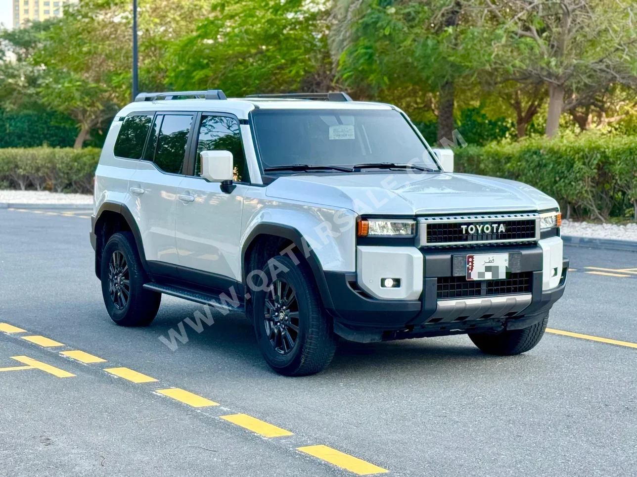 تويوتا  برادو  تي اكس ال  2025  اوتوماتيك  32,000 كم  4 سلندر  دفع رباعي  اس يو في  أبيض  تحت الضمان
