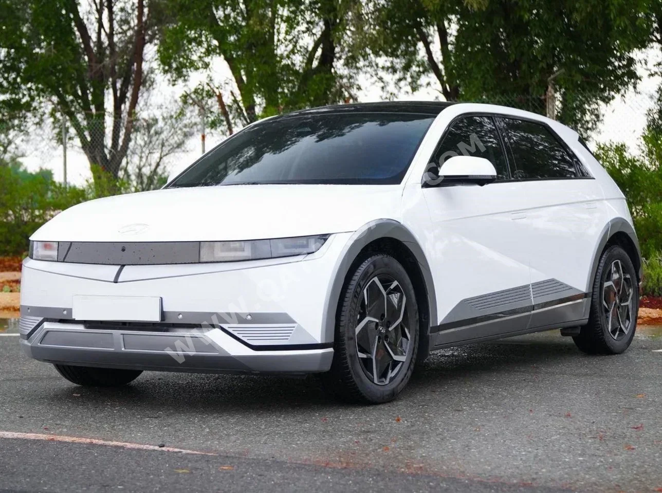 Hyundai  Ioniq  5  2024  Automatic  500 Km  0 Cylinder  All Wheel Drive (AWD)  SUV  White  With Warranty