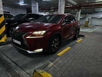 لكزس  ان اكس  200تي اف سبورت  2015  اوتوماتيك  100,000 كم  4 سلندر  دفع رباعي  اس يو في  عنابي