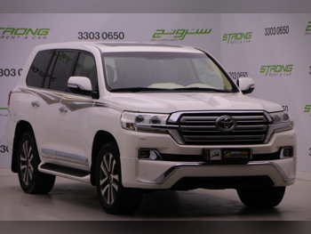 تويوتا  لاند كروزر  في اكس أس  2016  اوتوماتيك  302,000 كم  8 سلندر  دفع رباعي  اس يو في  أبيض