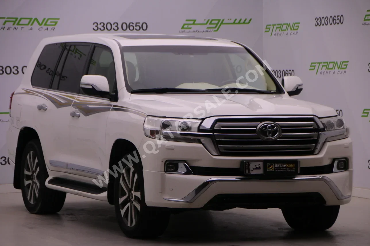 تويوتا  لاند كروزر  في اكس أس  2016  اوتوماتيك  302,000 كم  8 سلندر  دفع رباعي  اس يو في  أبيض