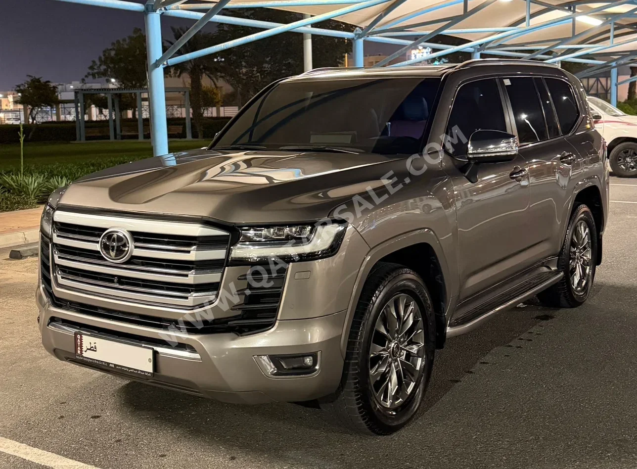Toyota  Land Cruiser  VXR Twin Turbo  2022  Automatic  85,000 Km  6 Cylinder  Four Wheel Drive (4WD)  SUV  Bronze  With Warranty